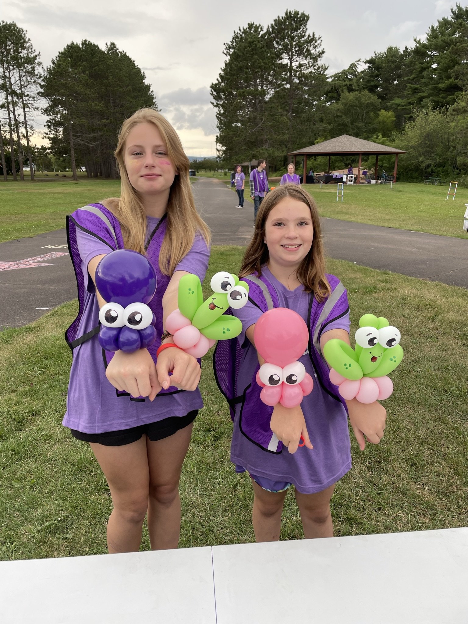 twist balloon pullover 23までお値下げ Live Twisting — Lauralloons